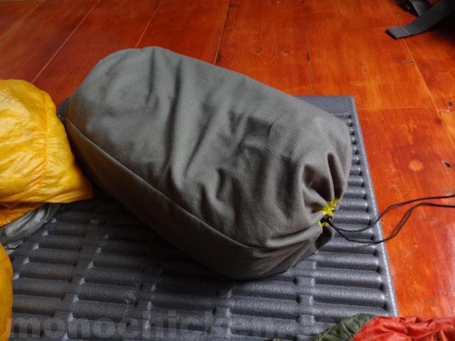 登山/アウトドアの枕　サーマレスト THERMAREST スタッフサックピロー　その１「衣類などを詰めるタイプの枕」　これはおすすめ　画像