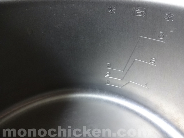 ごはんクッカープラスの「米（合）：水」炊飯目盛りをおおよその水量（ml）に換算してみる/ユニフレーム　画像