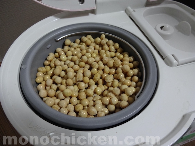 洗った豆を足すだけ！【餅つき機による簡単豆餅の作り方】（ミニもっちで豆もっち（豆餅））　画像