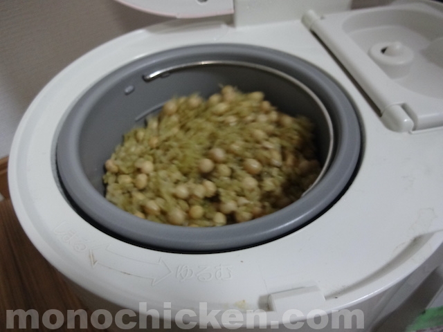 洗った豆を足すだけ！【餅つき機による簡単豆餅の作り方】（ミニもっちで豆もっち（豆餅））　画像